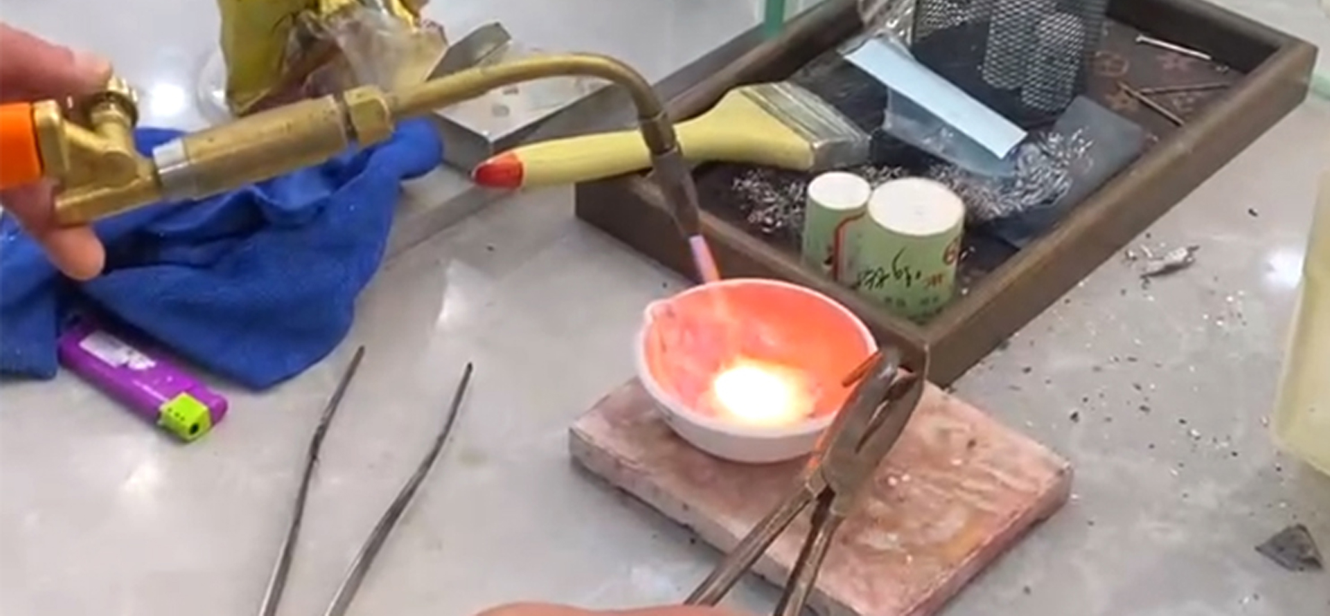 瑞安盐城阿尤黄金使用氢氧水焊机进行黄金熔焊